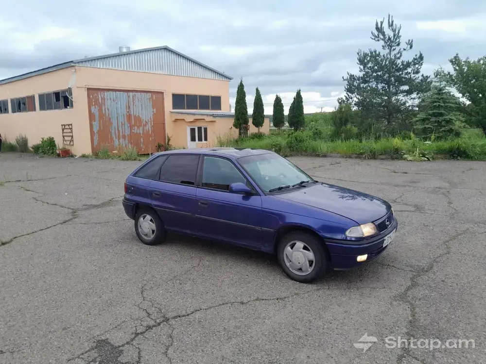 Opel Astra F 1996 in Excellent Condition 1