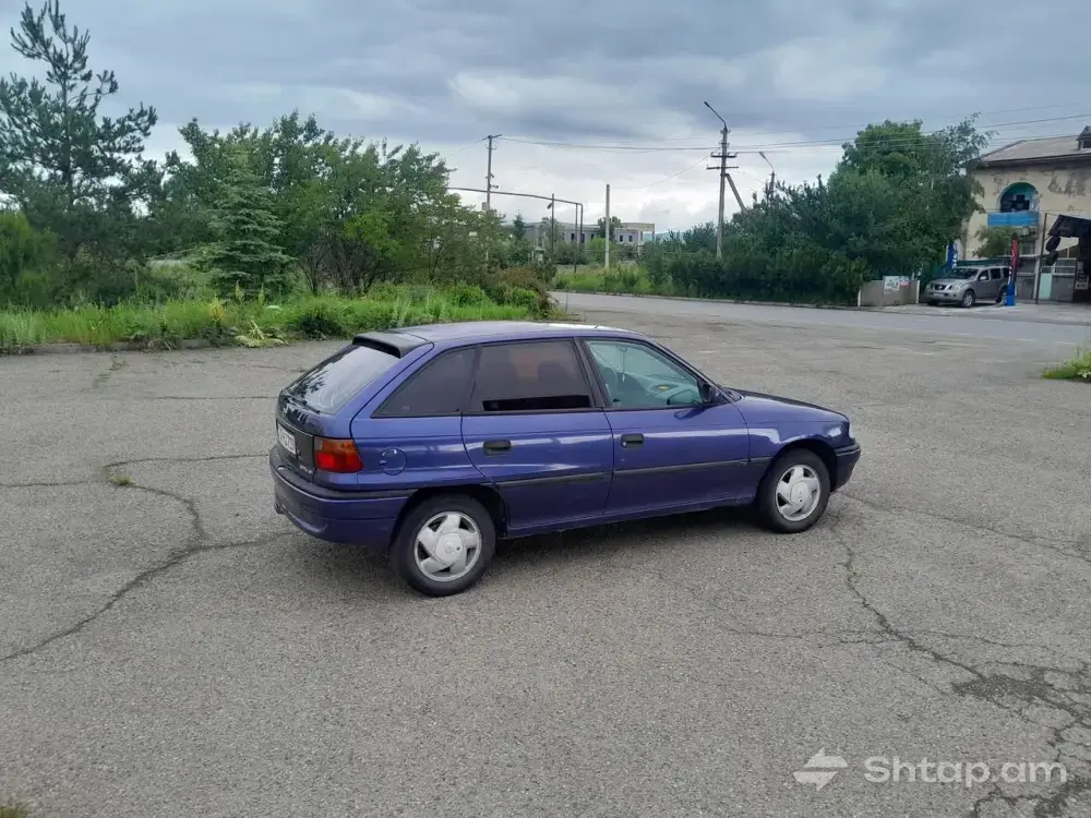 Opel Astra F 1996 in Excellent Condition 2