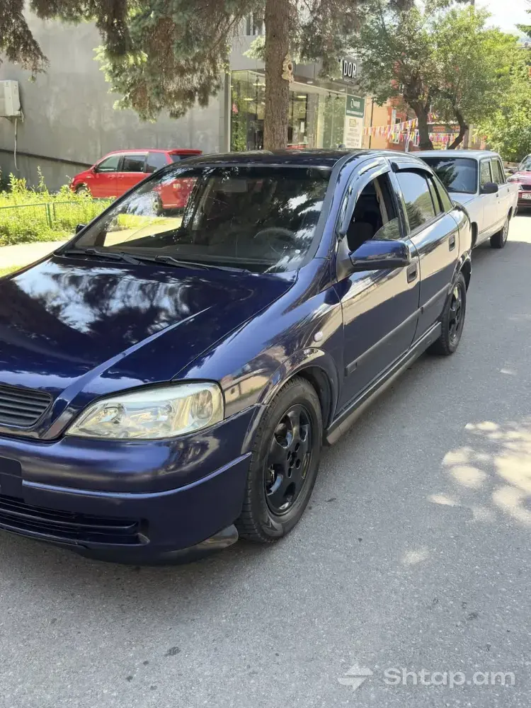 Opel Astra with No Rust or Damages 2