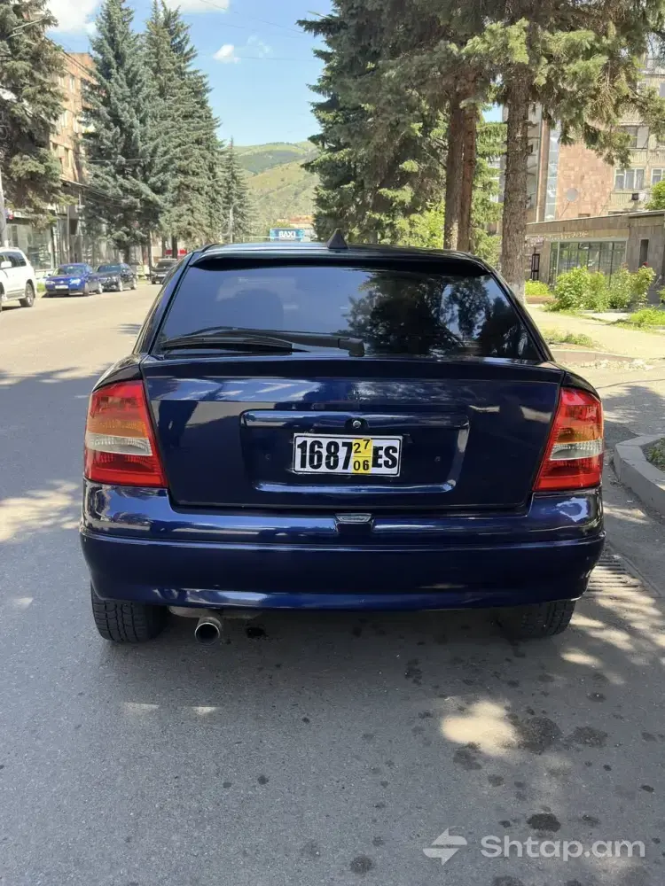 Opel Astra with No Rust or Damages 4