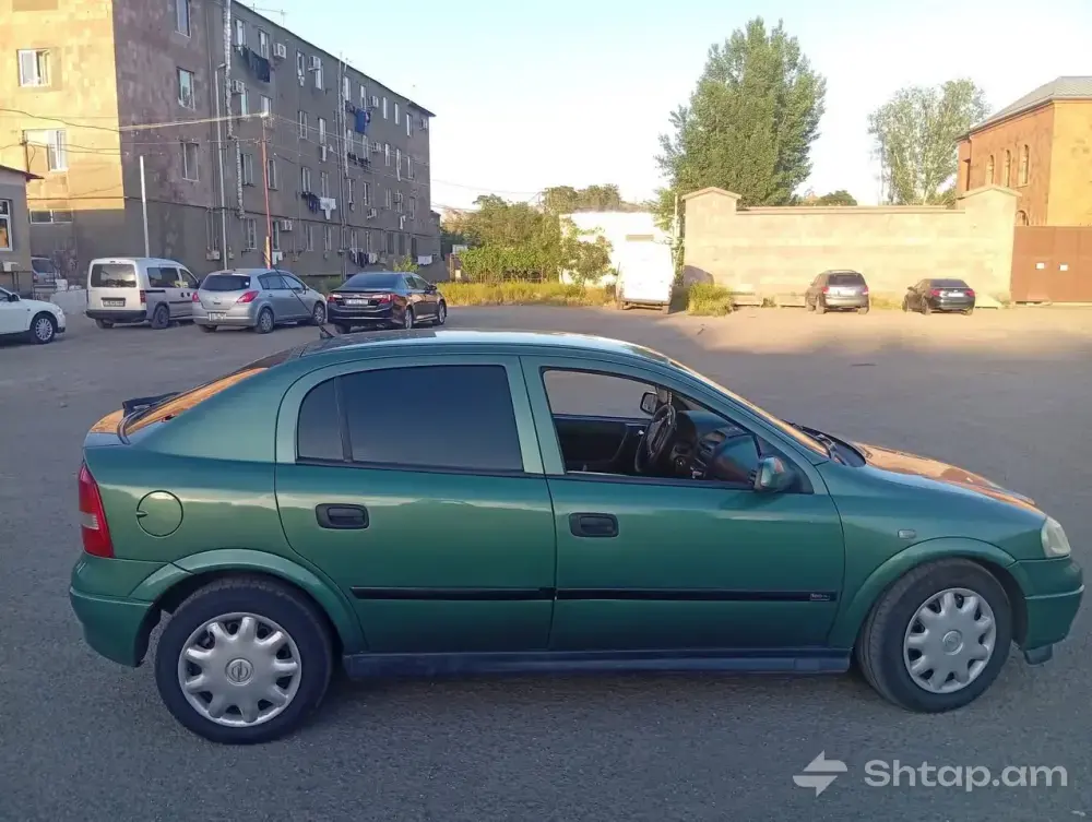Opel Astra՝ Կանաչ Սեդան Վաճառվում է 3