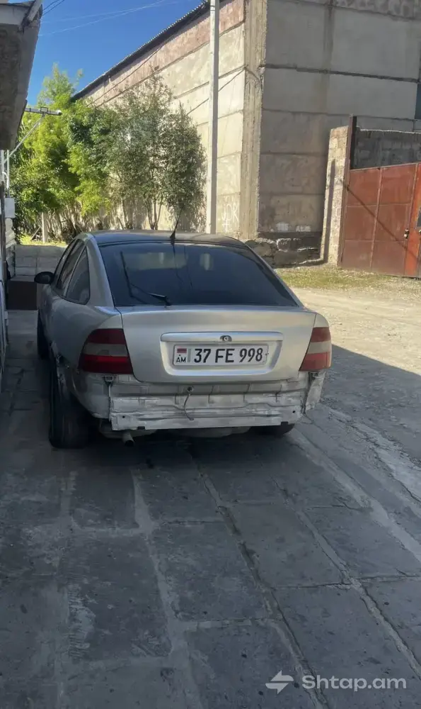 Opel Vectra B 1995 года выпуска 0