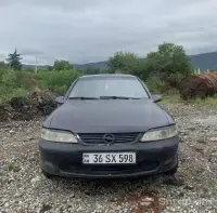 Opel Vectra in Normal Condition image thumbnail 1