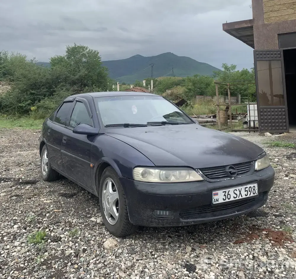 Opel Vectra in Normal Condition 2