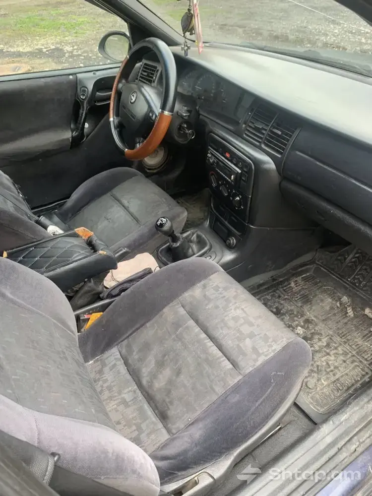 Opel Vectra in Normal Condition 4