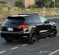 Discover the Porsche Cayenne 4.8S image thumbnail 2