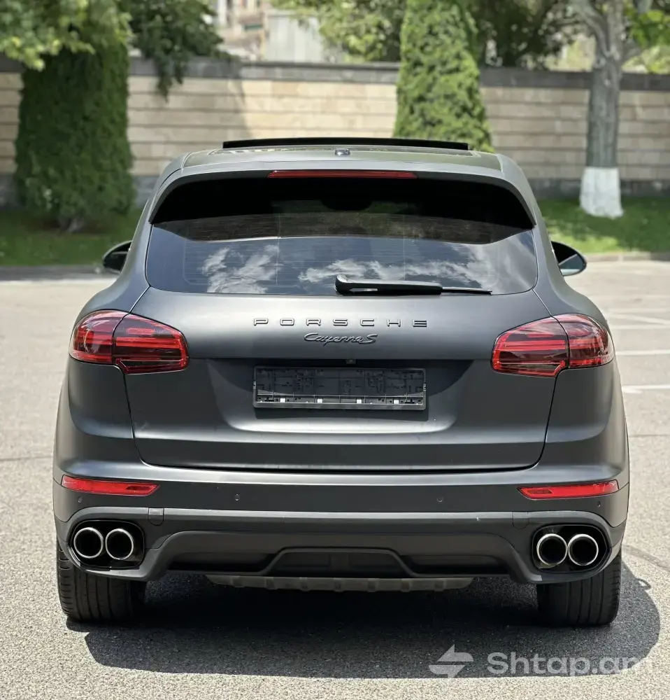 Buy Porsche Cayenne S 2018 3