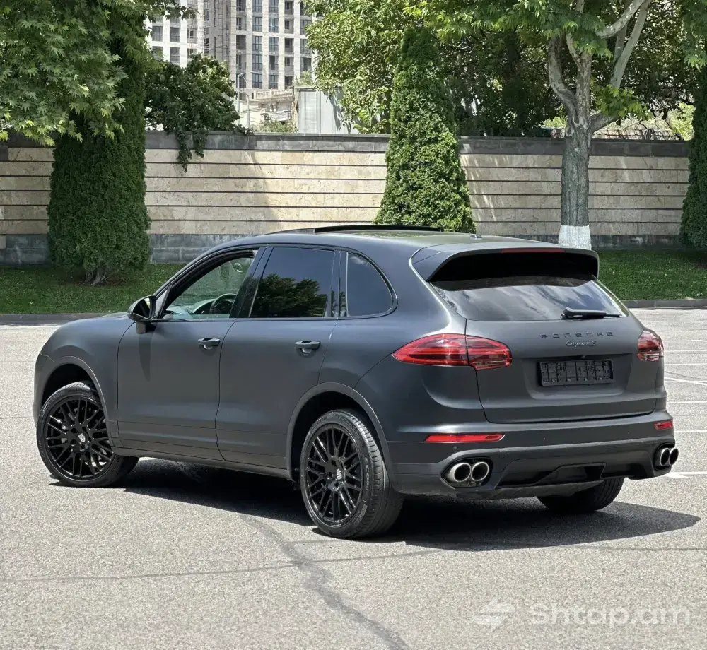Buy Porsche Cayenne S 2018 4