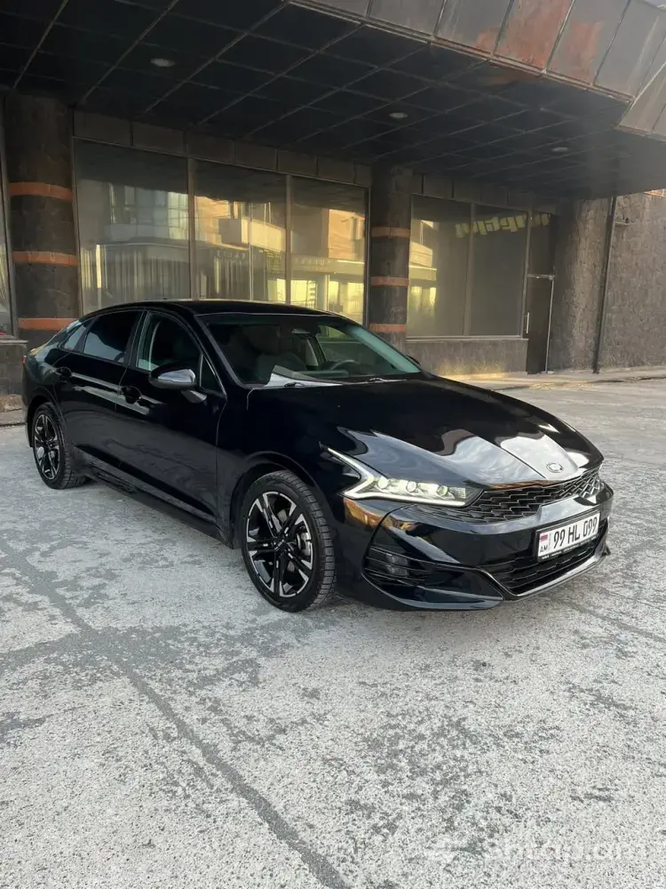 Սև Kia K5՝ կատարյալ վիճակում 1