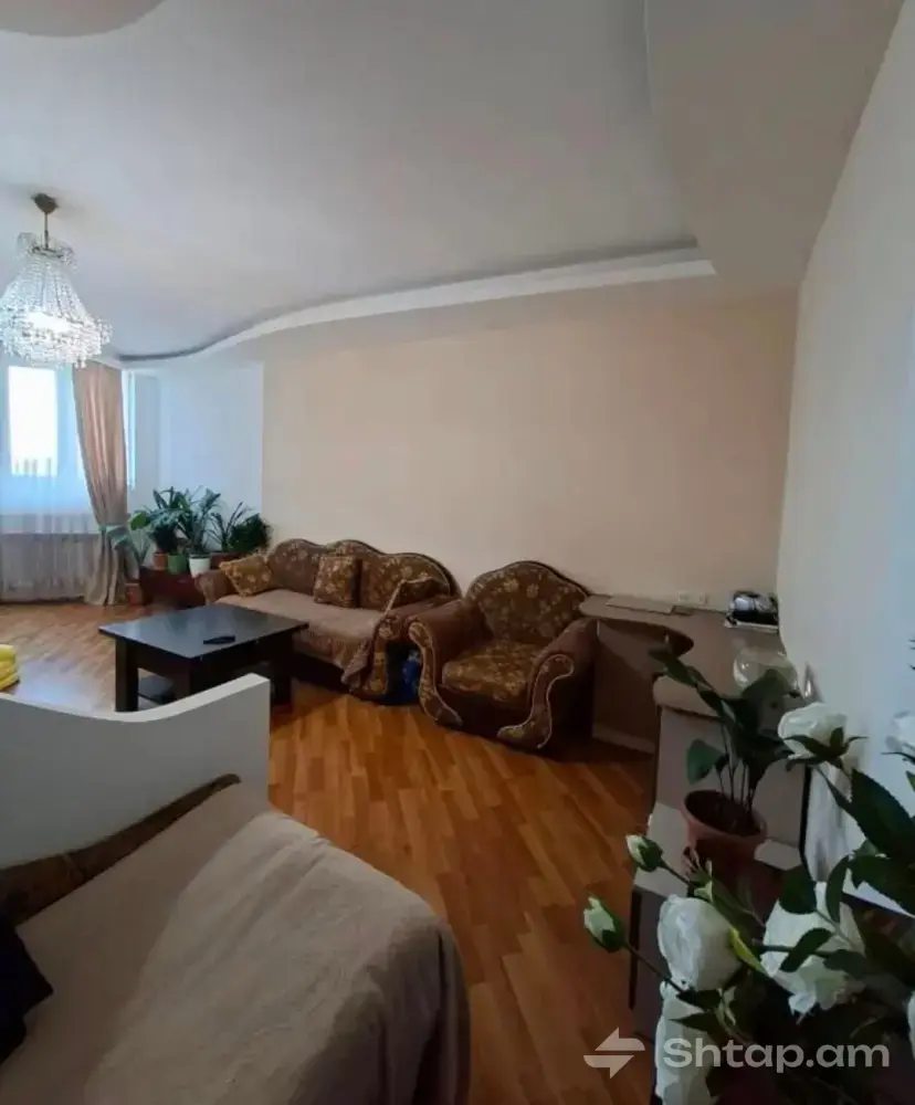 Շտապ վաճառվում է 3 սենյականոց բնակարան Աջափնյակում 0
