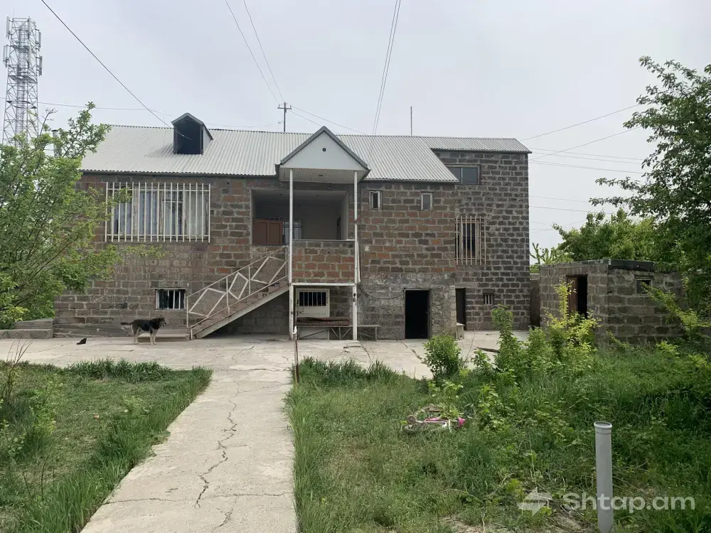 Spacious House in Parakar 0