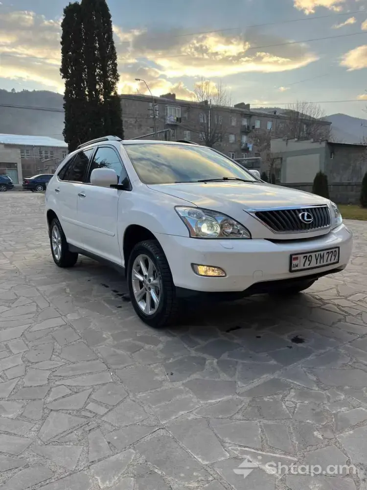 Белый Lexus RX 350 в хорошем состоянии 0