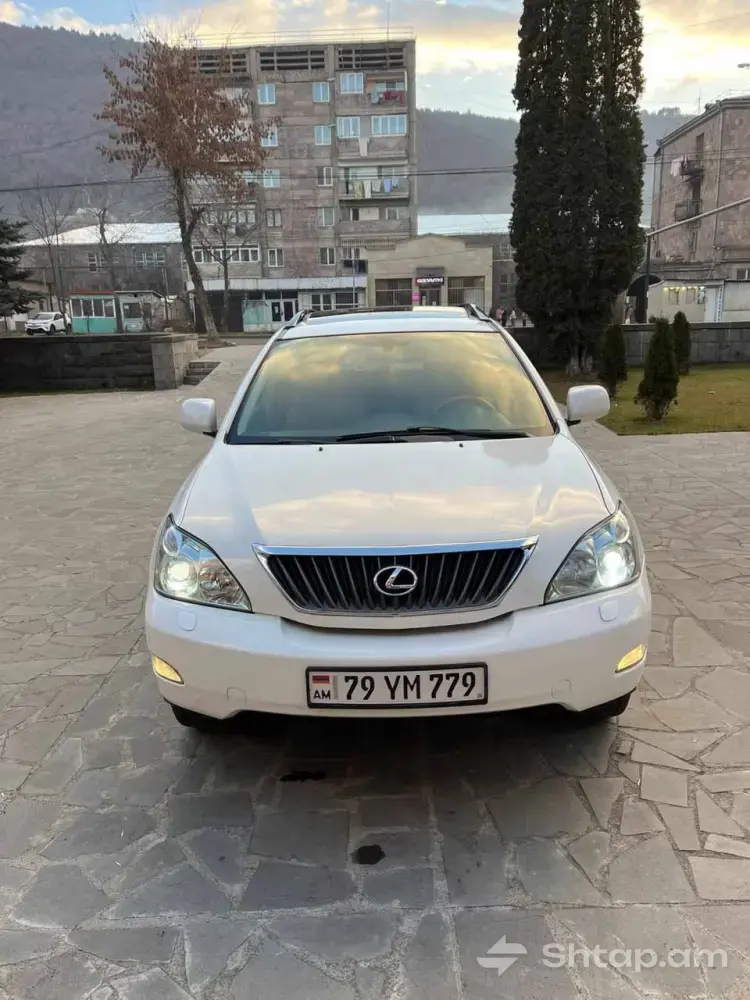 Белый Lexus RX 350 в хорошем состоянии 1