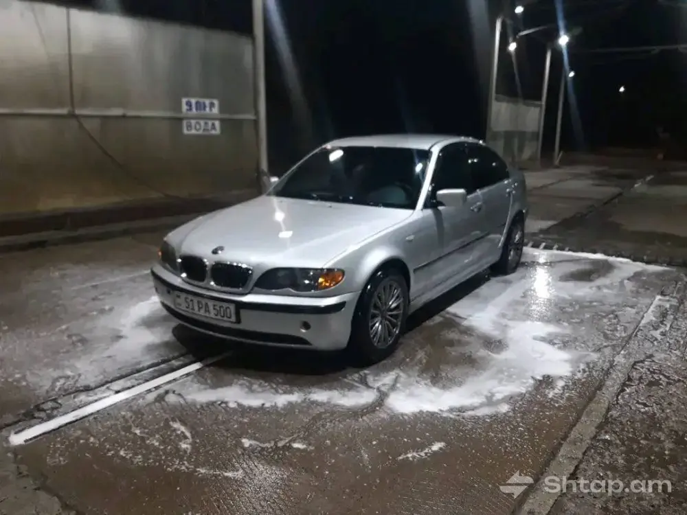 Սպիտակ BMW սեդան վաճառվում է 0