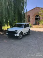 White Lada Niva in Excellent Condition image thumbnail 0