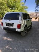 White Lada Niva in Excellent Condition image thumbnail 3