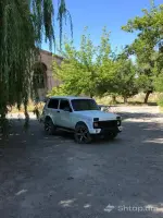 White Lada Niva in Excellent Condition image thumbnail 4