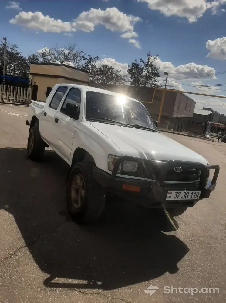 Toyota Hilux 2002 - Իդեալական վիճակում 2