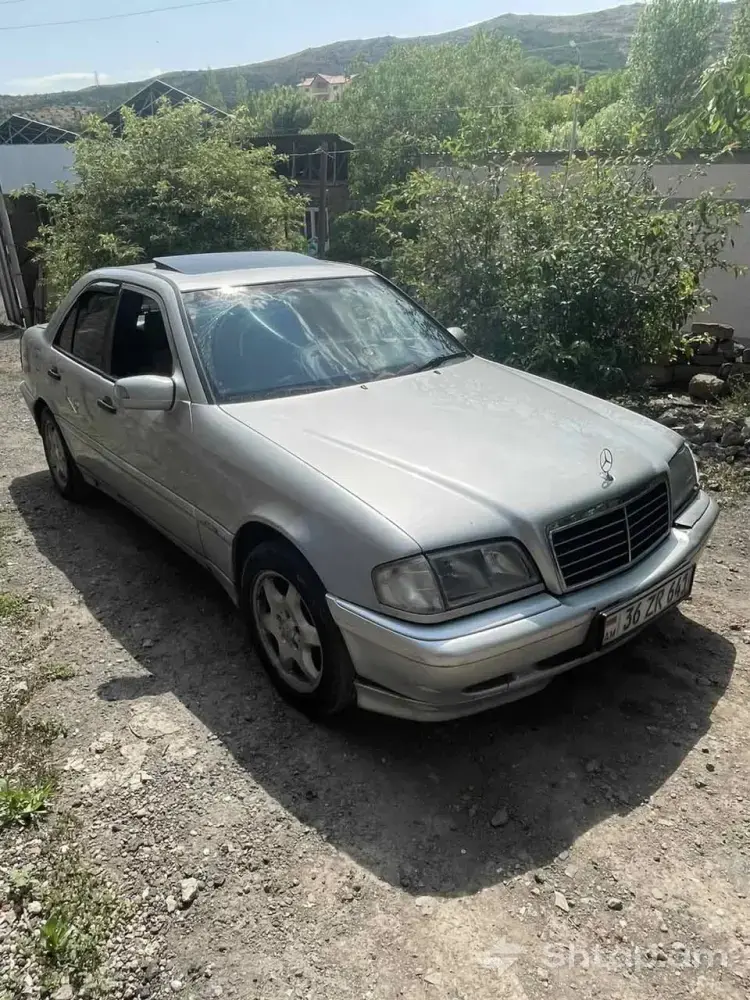 Reliable and Comfortable Mercedes-Benz C-Class 3
