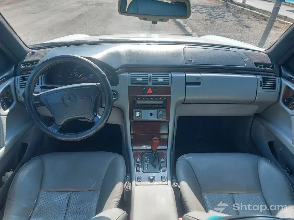 Автомобиль с мотором 1997 года 0