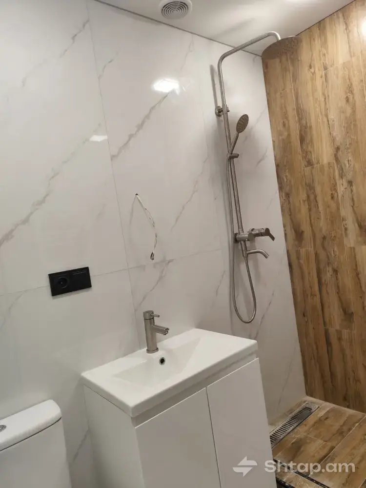 Renovated Apartment with a View 4