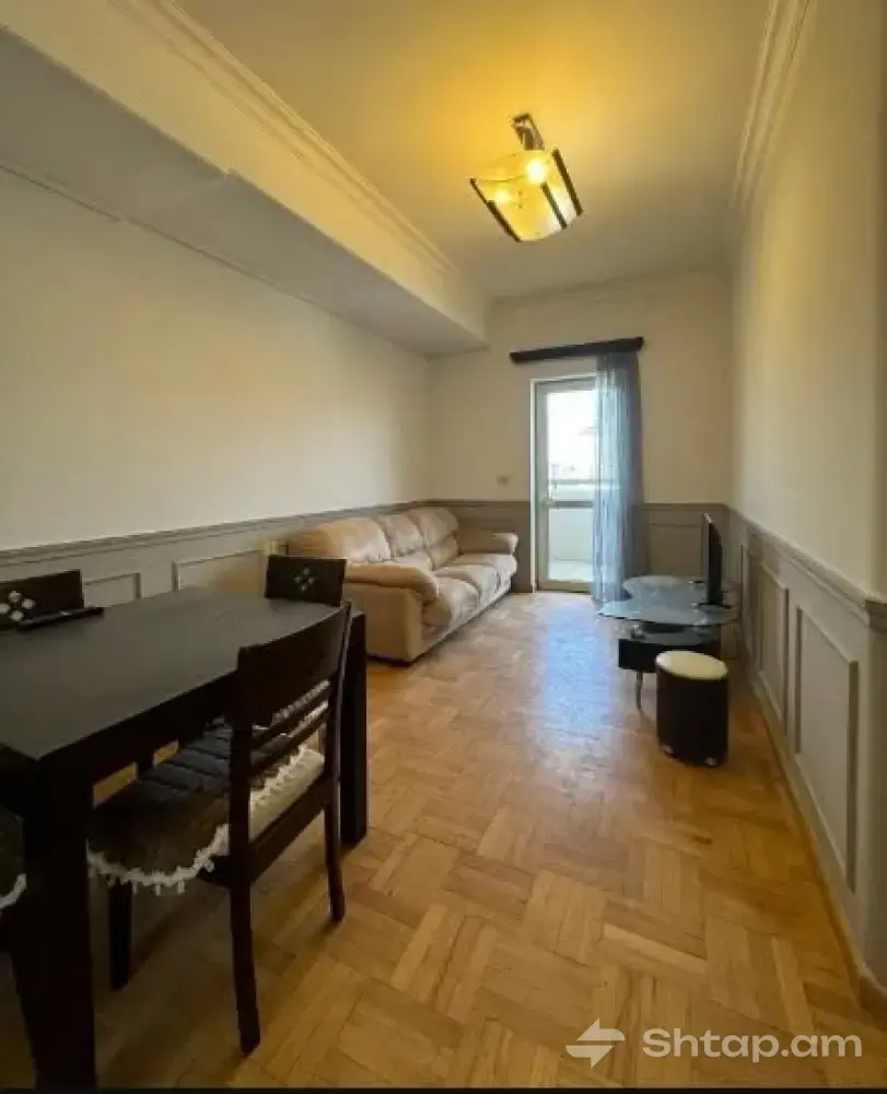 Fully Renovated 2-Room Apartment 4