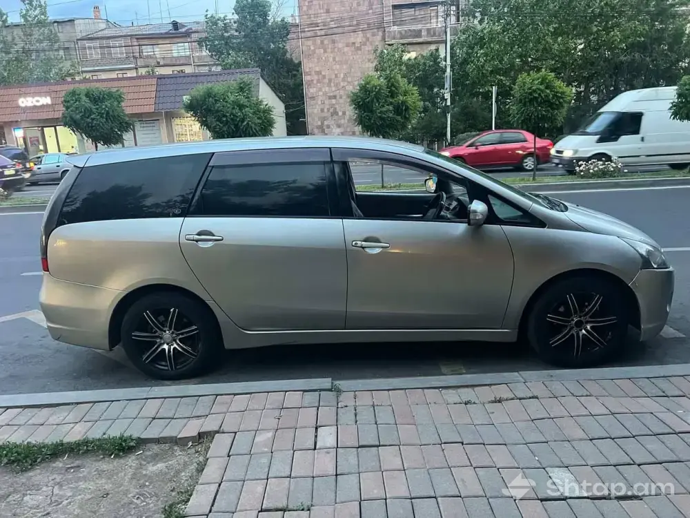 Продажа Mitsubishi Grandis 2005 1