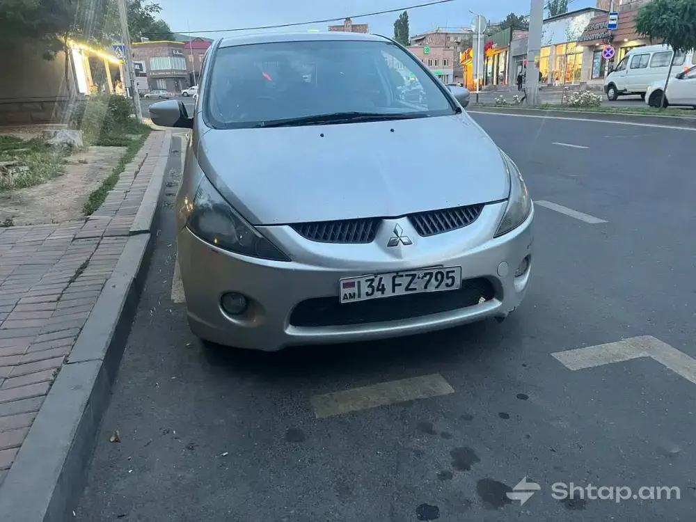 Продажа Mitsubishi Grandis 2005 3