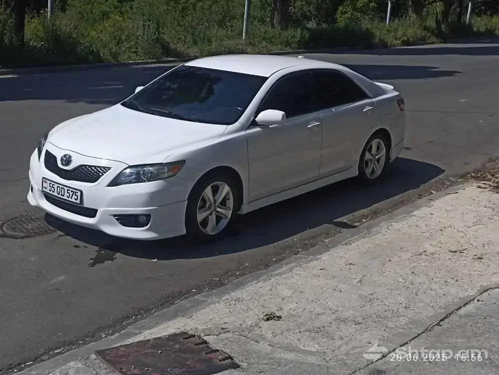 Идеальный Toyota Camry 2010 года 1
