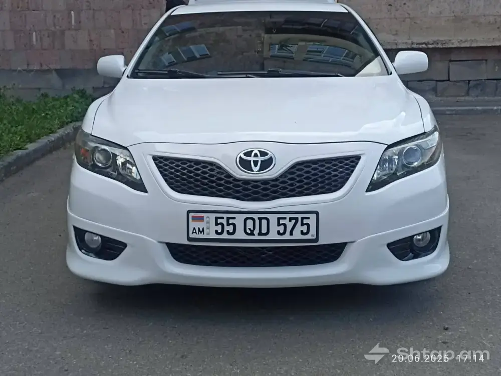 Идеальный Toyota Camry 2010 года 3
