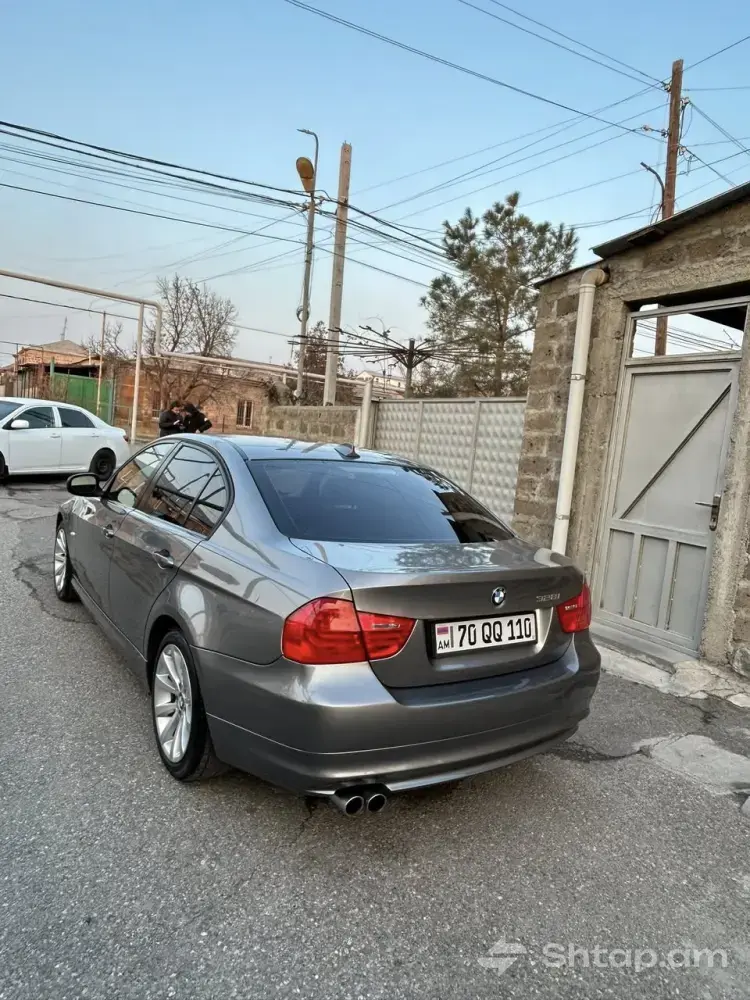 2011 BMW 3 Series Sedan 3