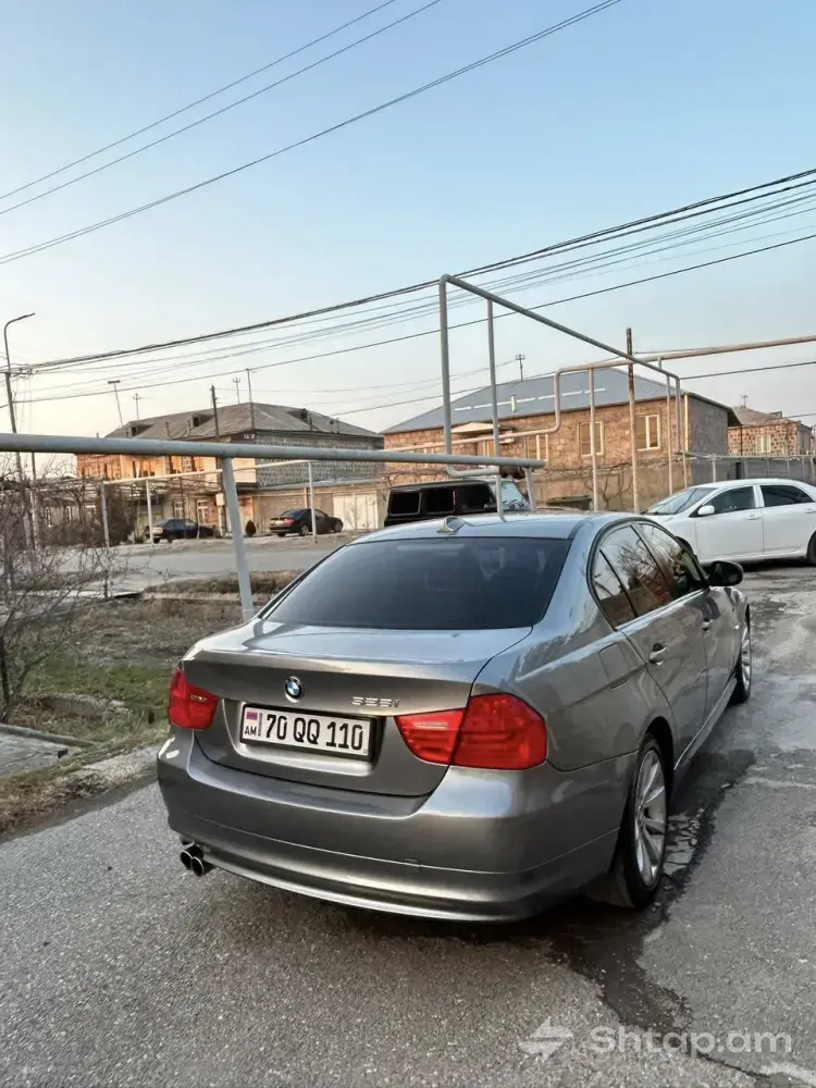 2011 BMW 3 Series Sedan 4