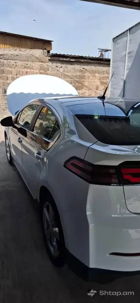 2013 Chevrolet Volt 1