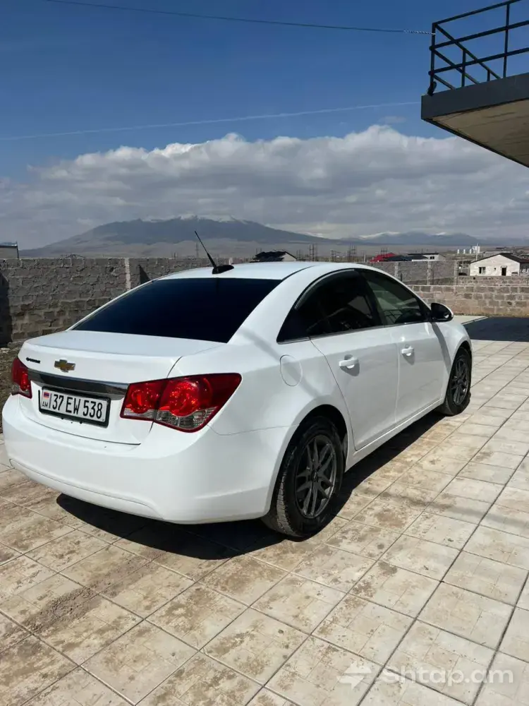 Վաճառվում է 2015 Chevrolet Cruze սպիտակ սեդան 2