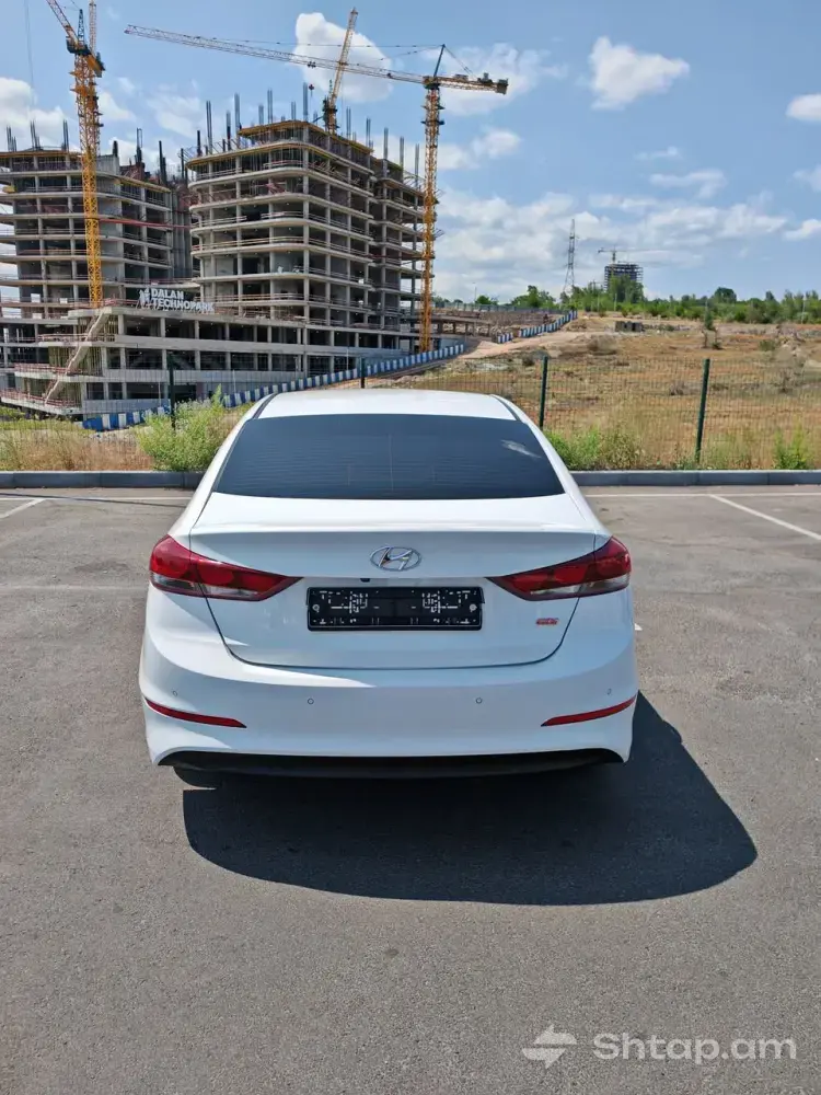 Продается Hyundai Avante 2016 1