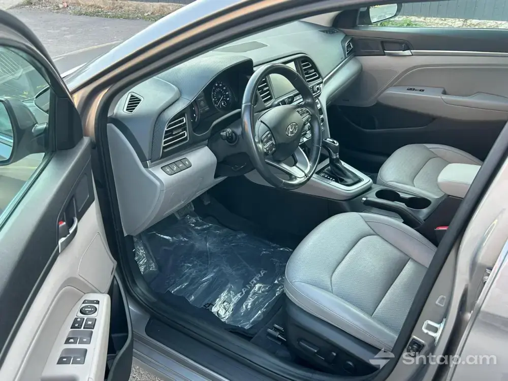 Buy Hyundai Elantra 2019 3
