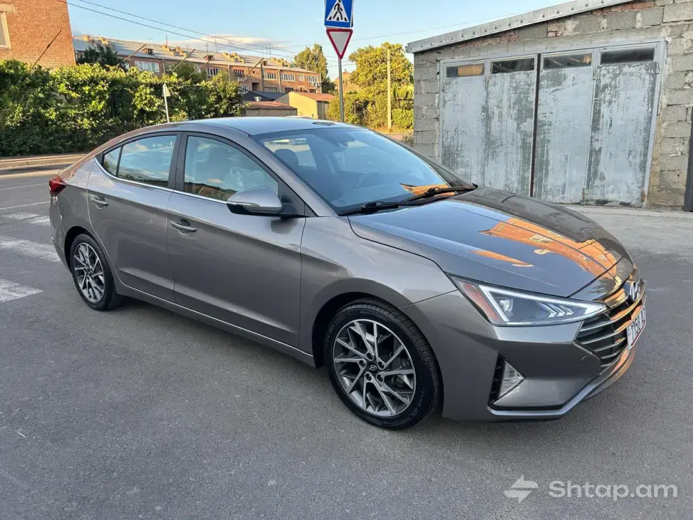 Buy Hyundai Elantra 2019 4