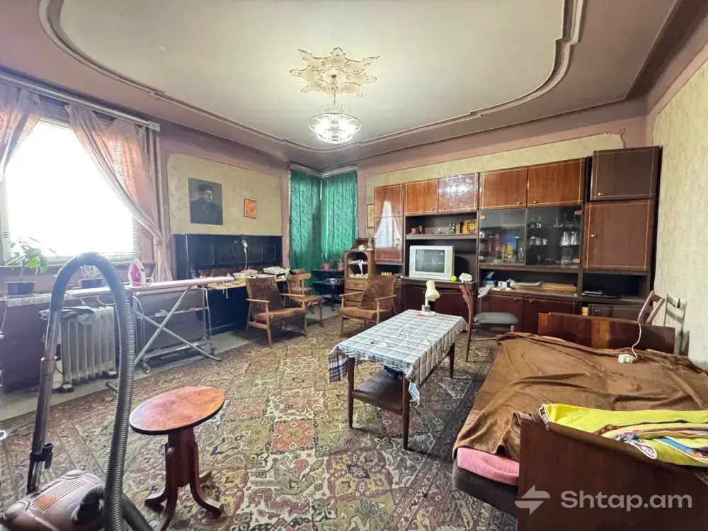 Apartment on Galshoyan Street 0