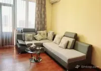 3-Room Apartment in Glendale Hills image thumbnail 1
