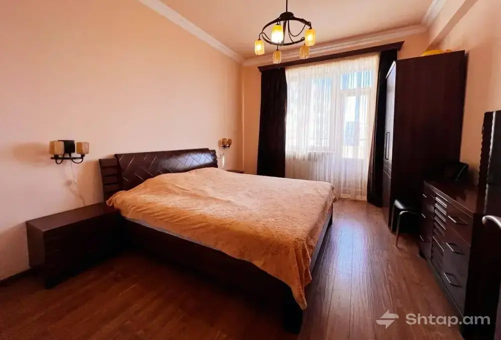 3-Room Apartment in Glendale Hills 2
