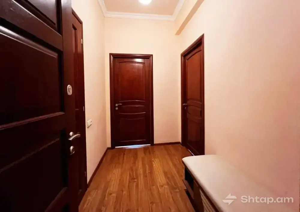 3-Room Apartment in Glendale Hills 4