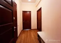 3-Room Apartment in Glendale Hills image thumbnail 4