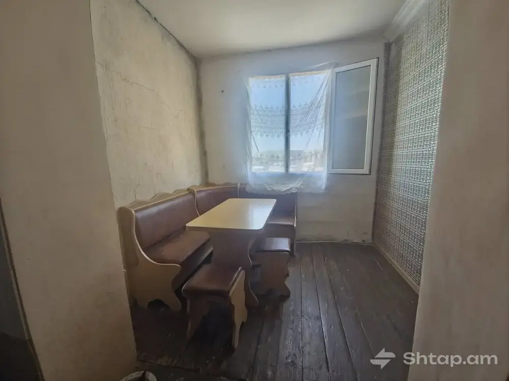 Վաճառվում է 54 քմ բնակարան Գյումրիում 4