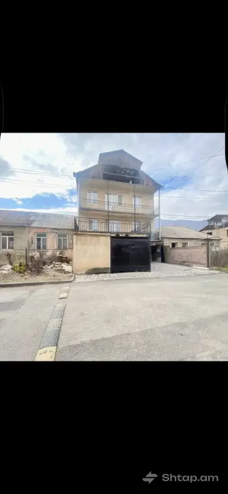 Продается дом в центральной части 0