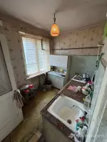 Квартира с закрытым балконом и уютной атмосферой image thumbnail 4