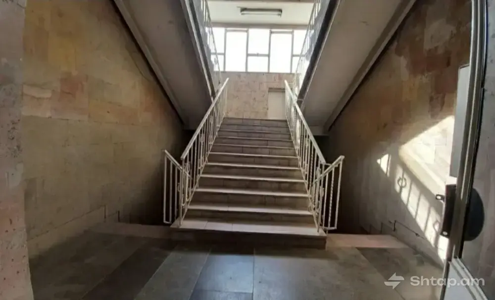 Spacious Area in Ajapnyak 4