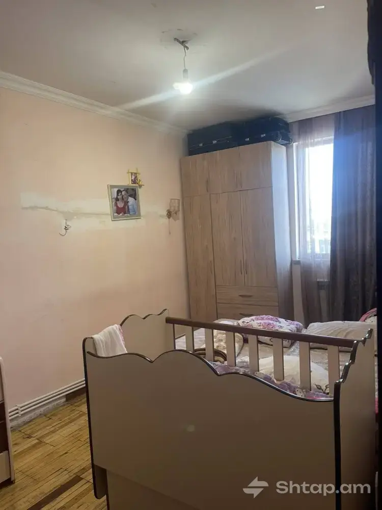 Продается квартира в 16-м микрорайоне 1