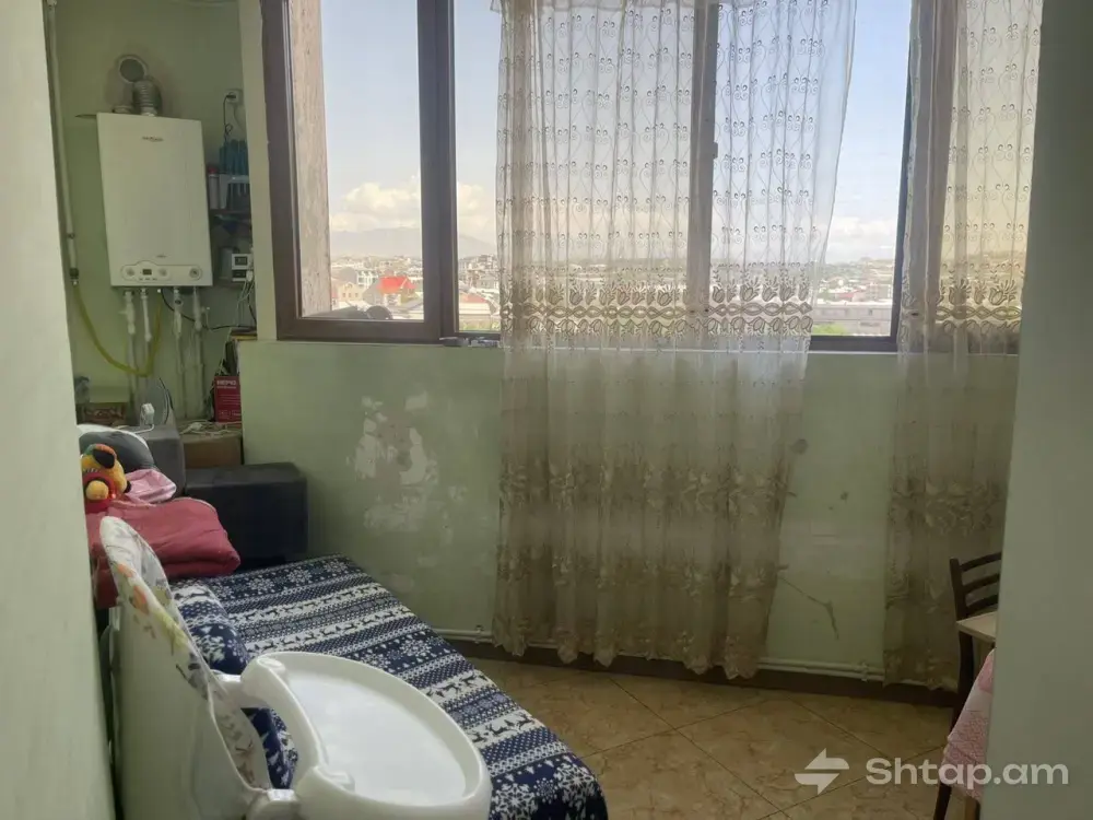 Продается квартира в 16-м микрорайоне 2