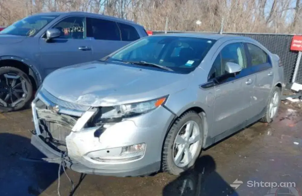 Վաճառվում է Chevrolet Volt 2013 թթ. սպիտակ գույնի 0
