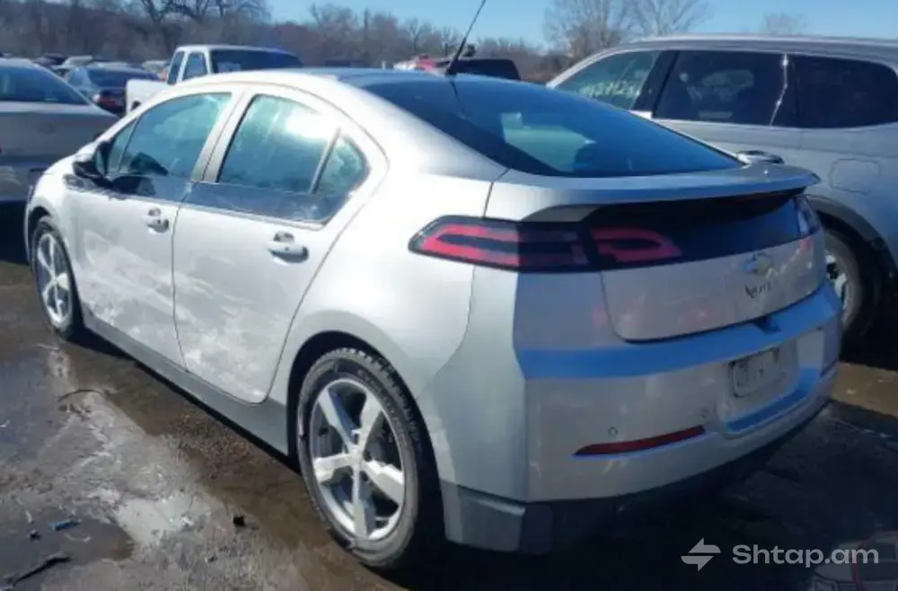 Վաճառվում է Chevrolet Volt 2013 թթ. սպիտակ գույնի 1